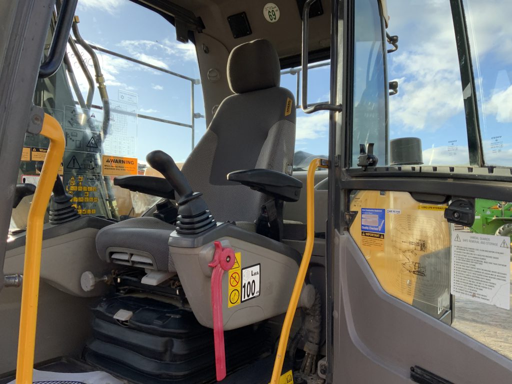 Volvo EC140 DL Digger (ST25193)