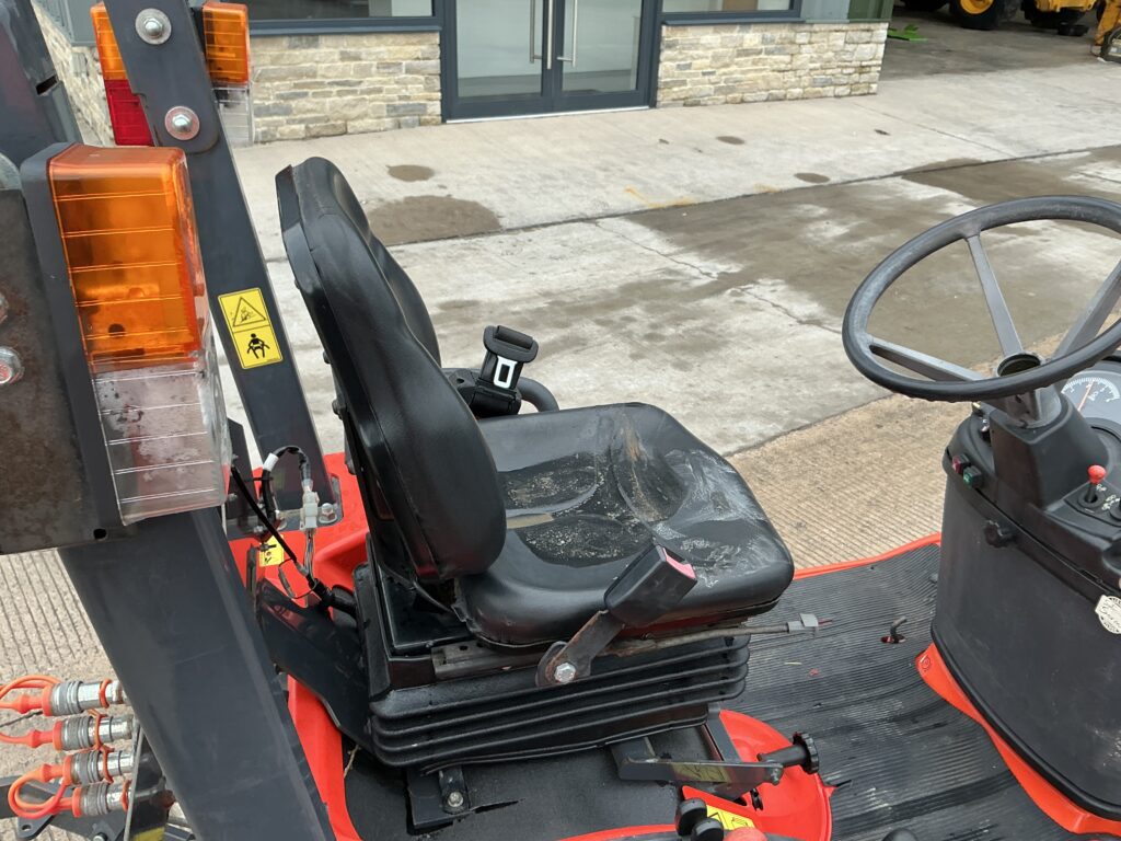 Kubota B2350 Compact Tractor (ST25524)