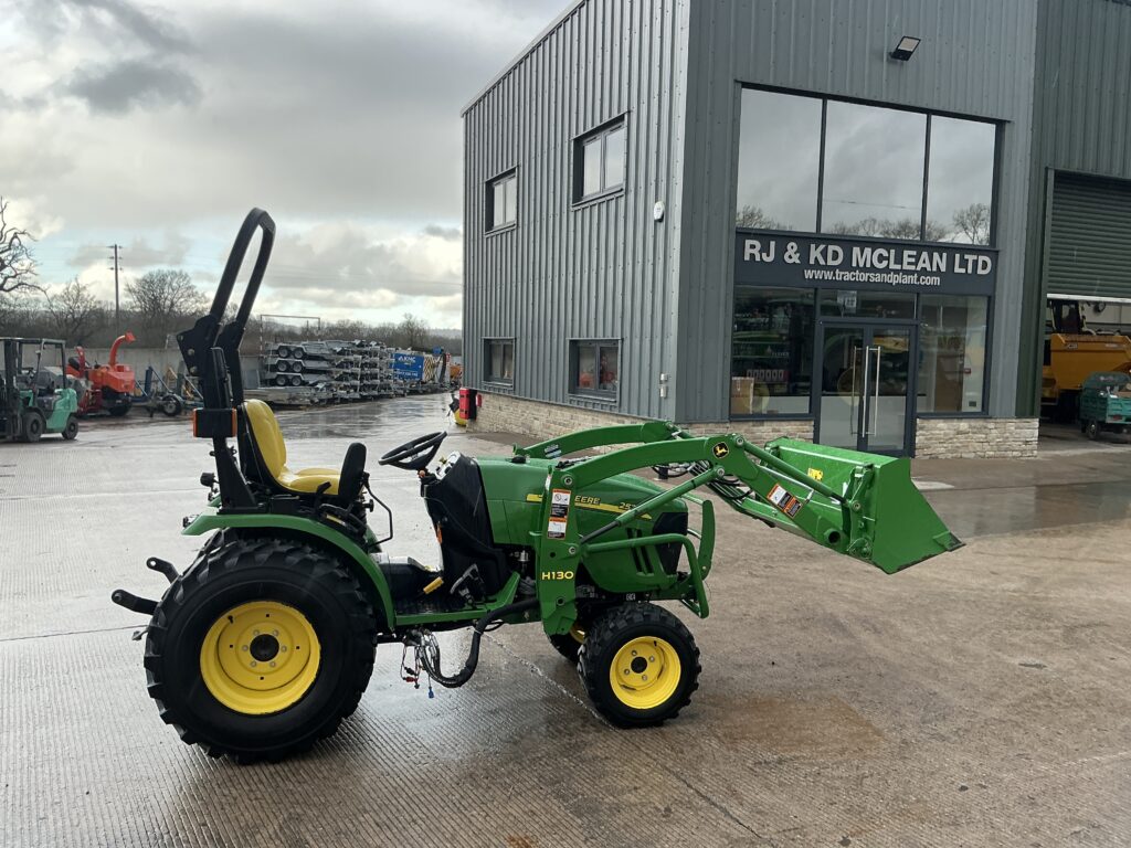 John Deere 2520 Compact Tractor (ST25690)