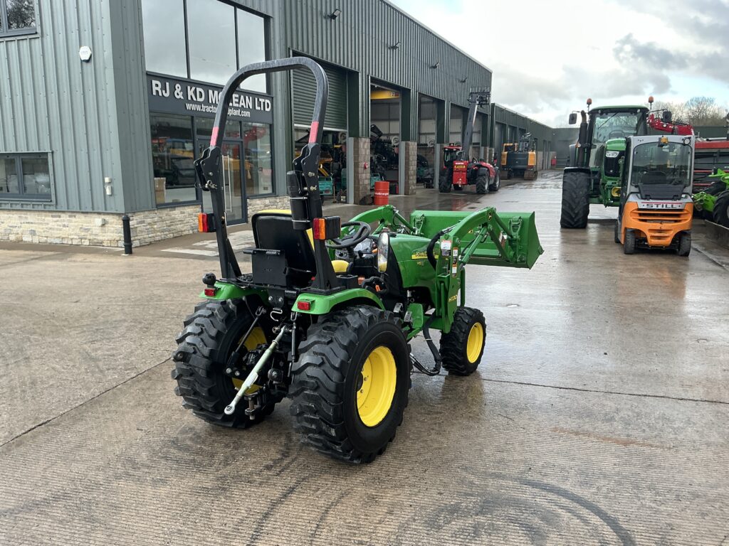 John Deere 2520 Compact Tractor (ST25690)