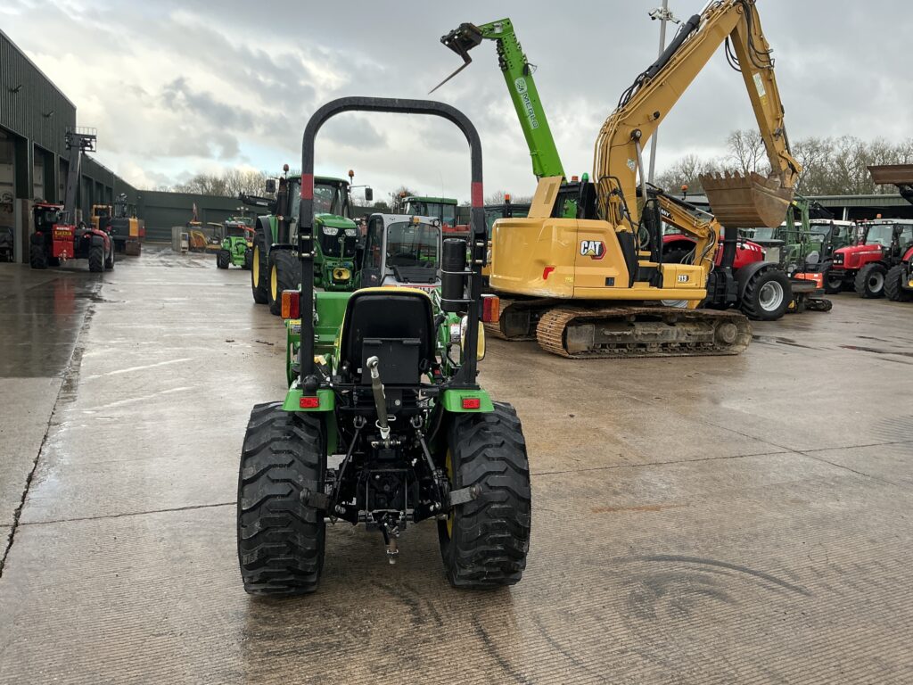 John Deere 2520 Compact Tractor (ST25690)