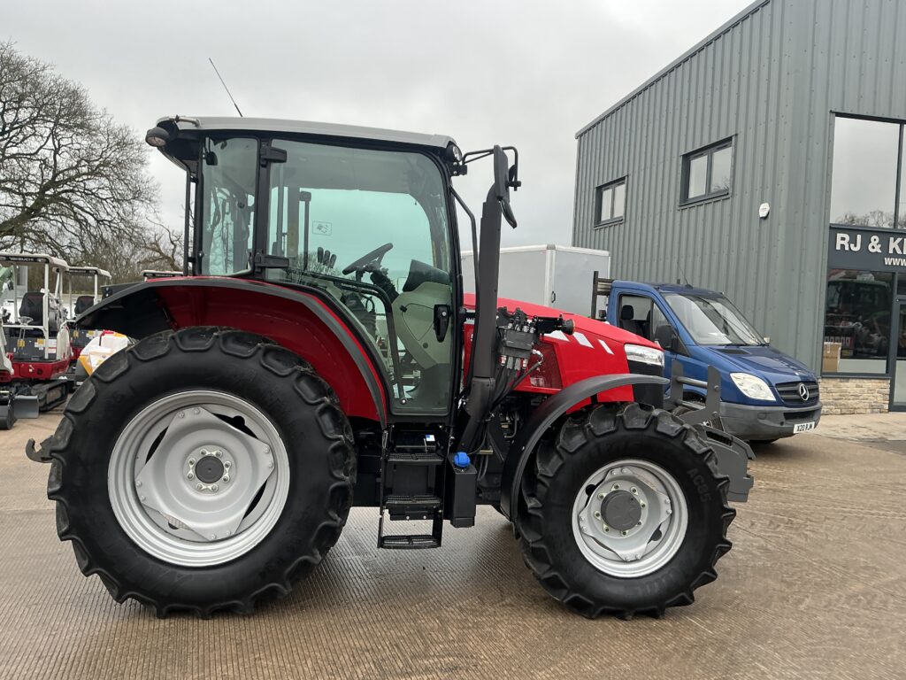 Massey Ferguson 5709 Dyna 4 Tractor (ST25610)
