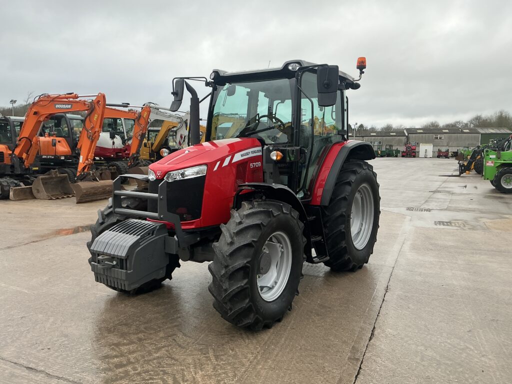 Massey Ferguson 5709 Dyna 4 Tractor (ST25610)