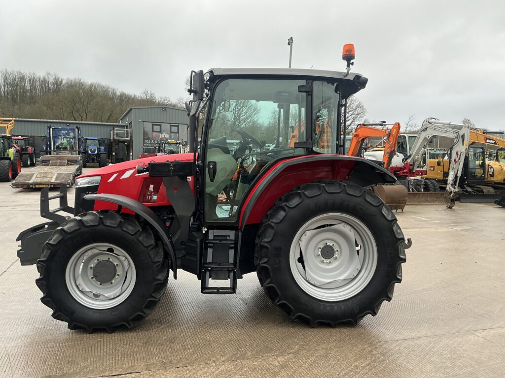 Massey Ferguson 5709 Dyna 4 Tractor (ST25610)