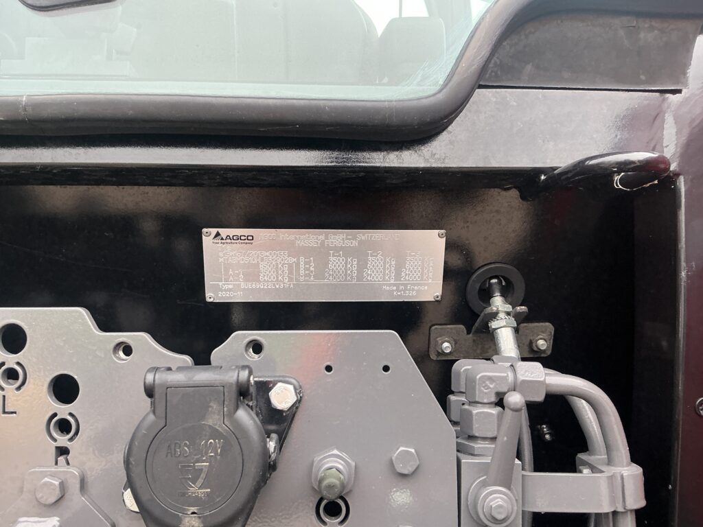 Massey Ferguson 5709 Dyna 4 Tractor (ST25610)