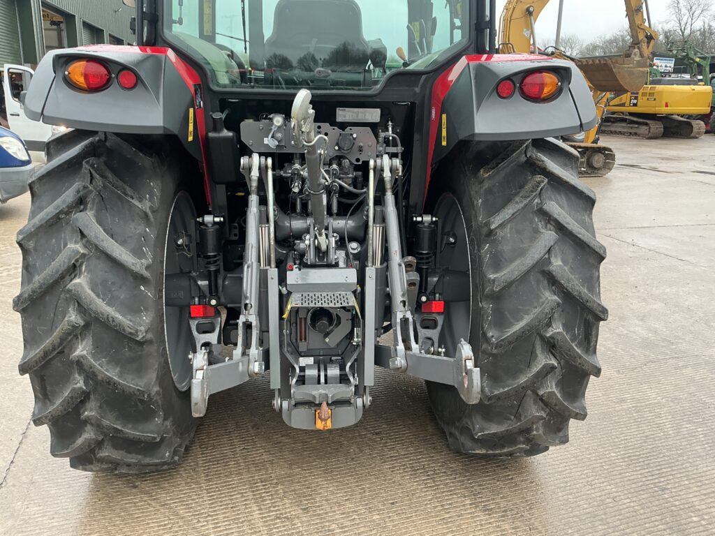Massey Ferguson 5709 Dyna 4 Tractor (ST25610)
