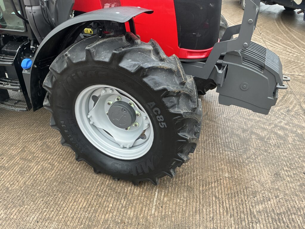 Massey Ferguson 5709 Dyna 4 Tractor (ST25610)
