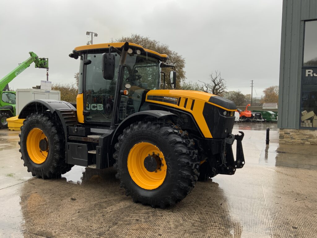 JCB 4220 Fastrac Tractor (ST24701)