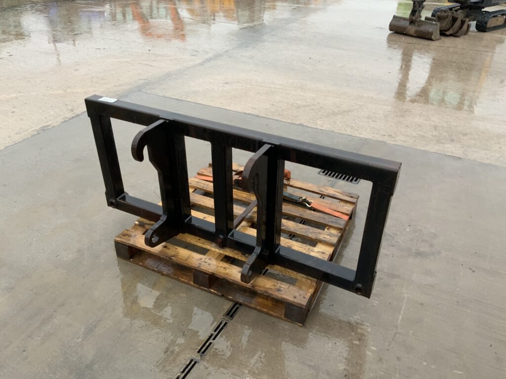 Bale Spike Cat Brackets