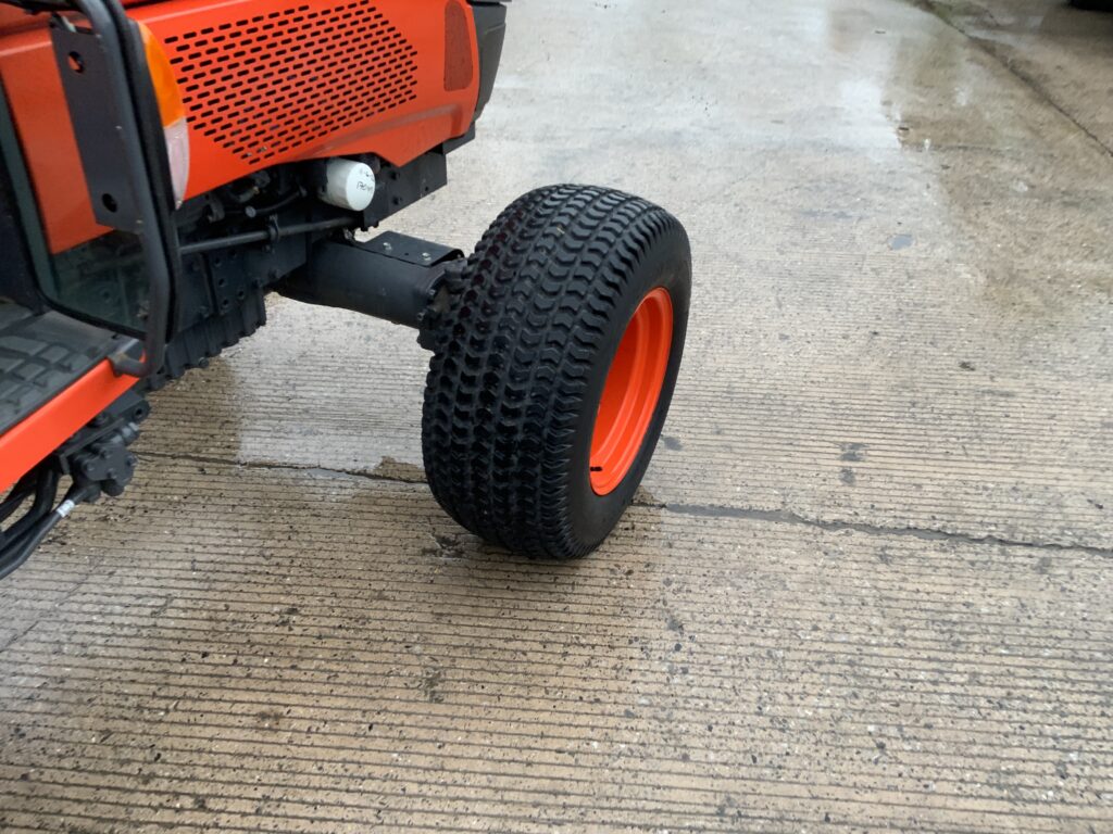 Kubota L1501 Compact Tractor (ST25502)