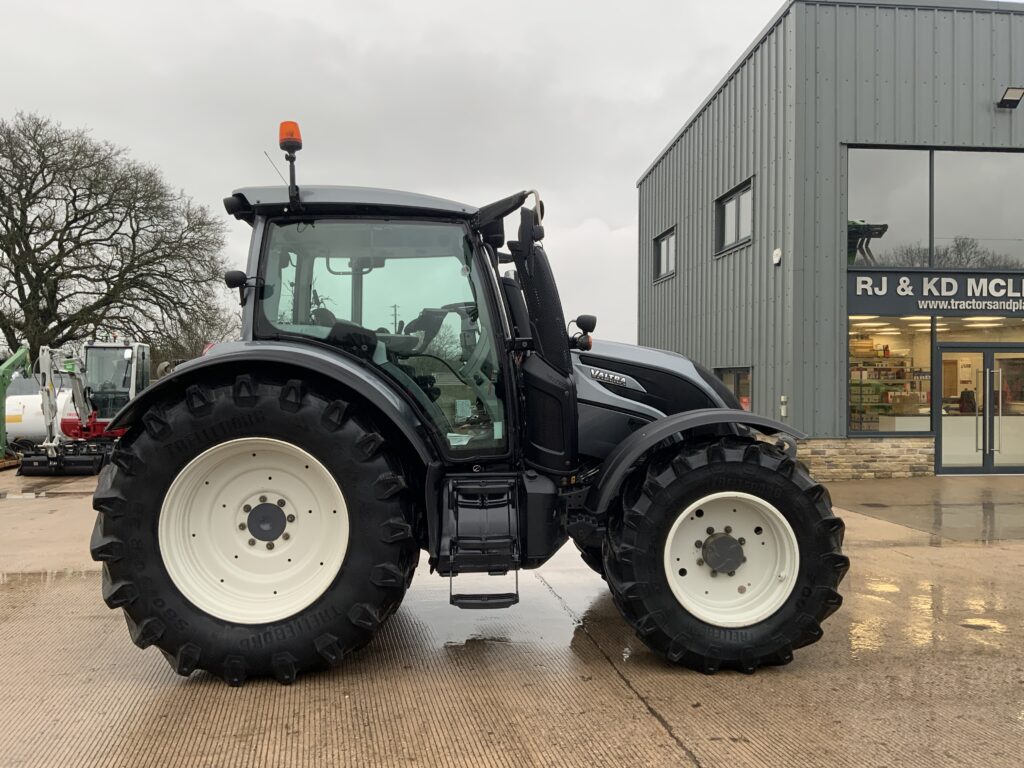 Valtra N174 Direct Unlimited Tractor (ST25339)
