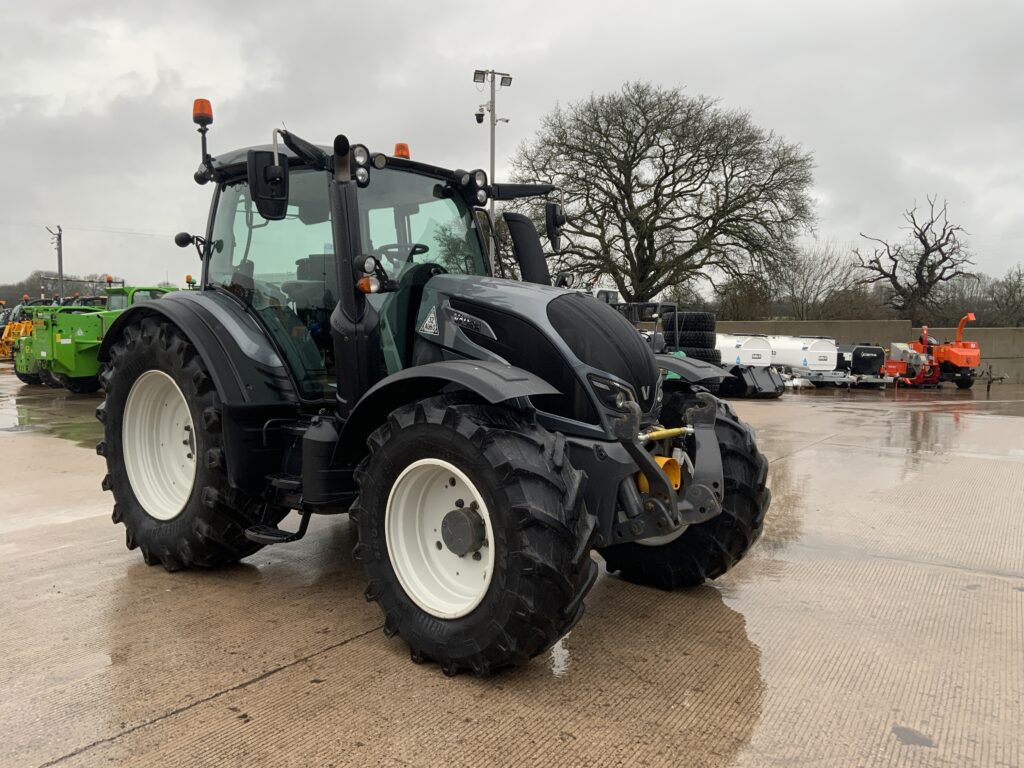Valtra N174 Direct Unlimited Tractor (ST25339)