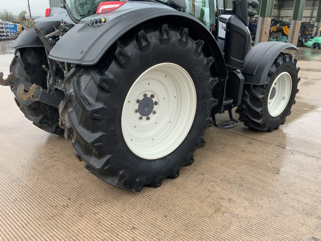 Valtra N174 Direct Unlimited Tractor (ST25339)