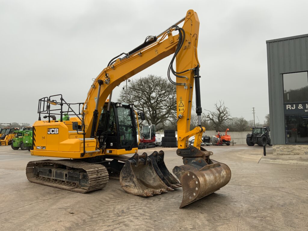 JCB 140X LC Digger (ST25357)