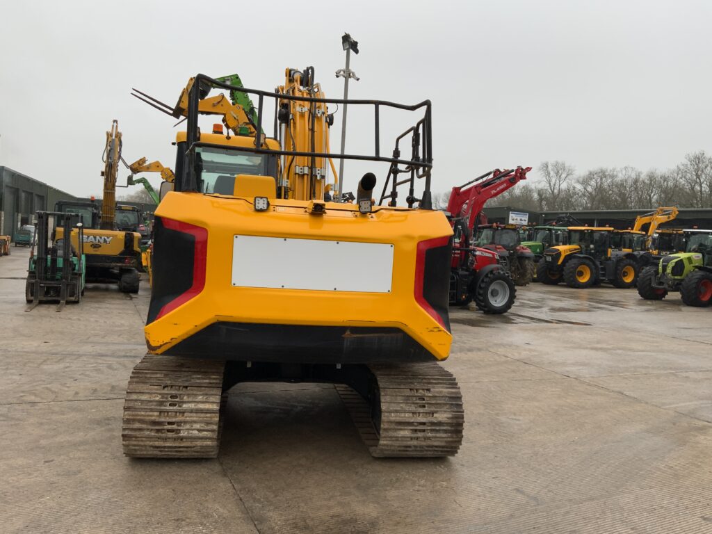 JCB 140X LC Digger (ST25357)