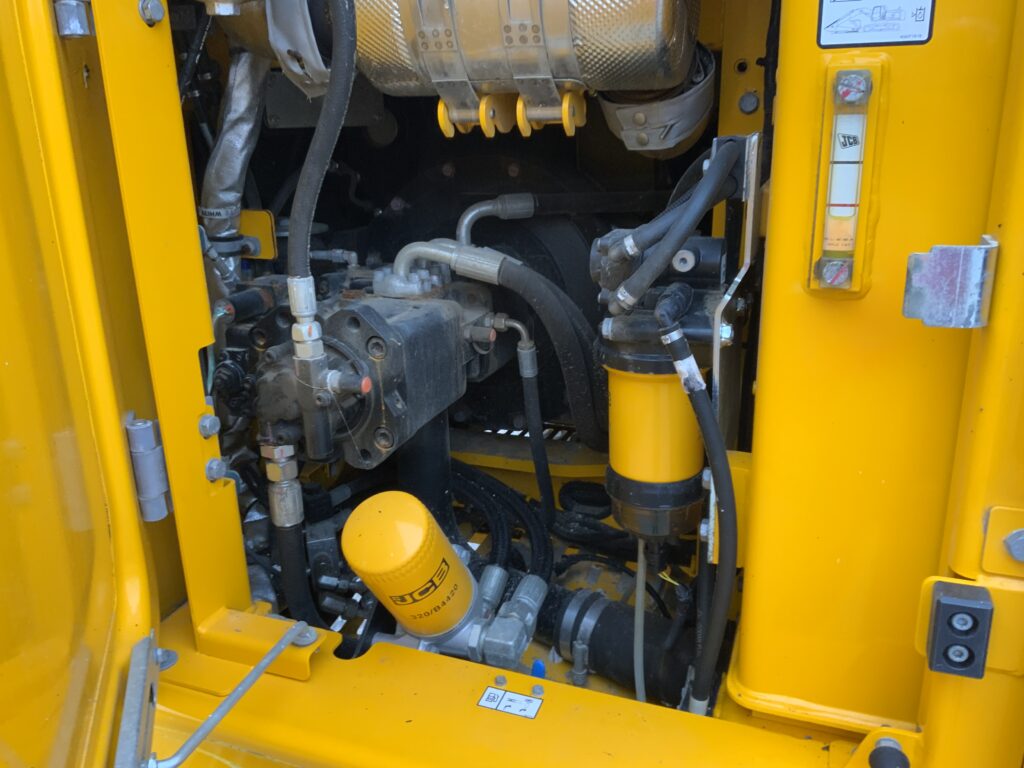 JCB 140X LC Digger (ST25357)