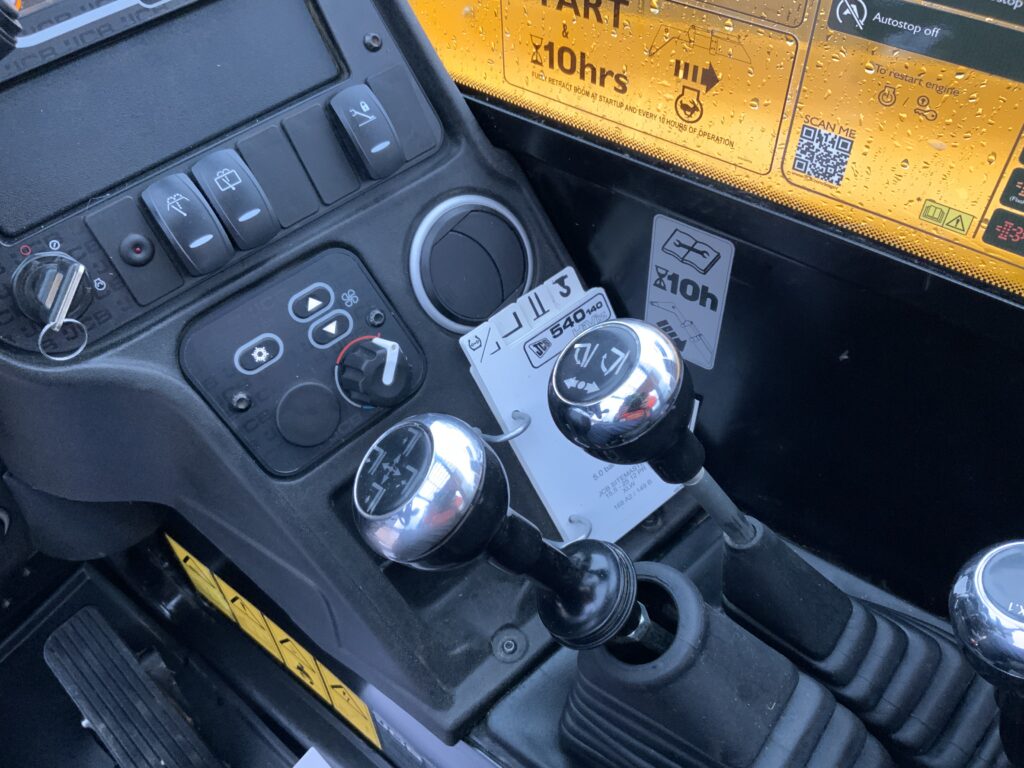 JCB 540-140 Hi Viz Telehandler (ST25293) JCB 540-140 Hi Viz Telehandler (ST25293)