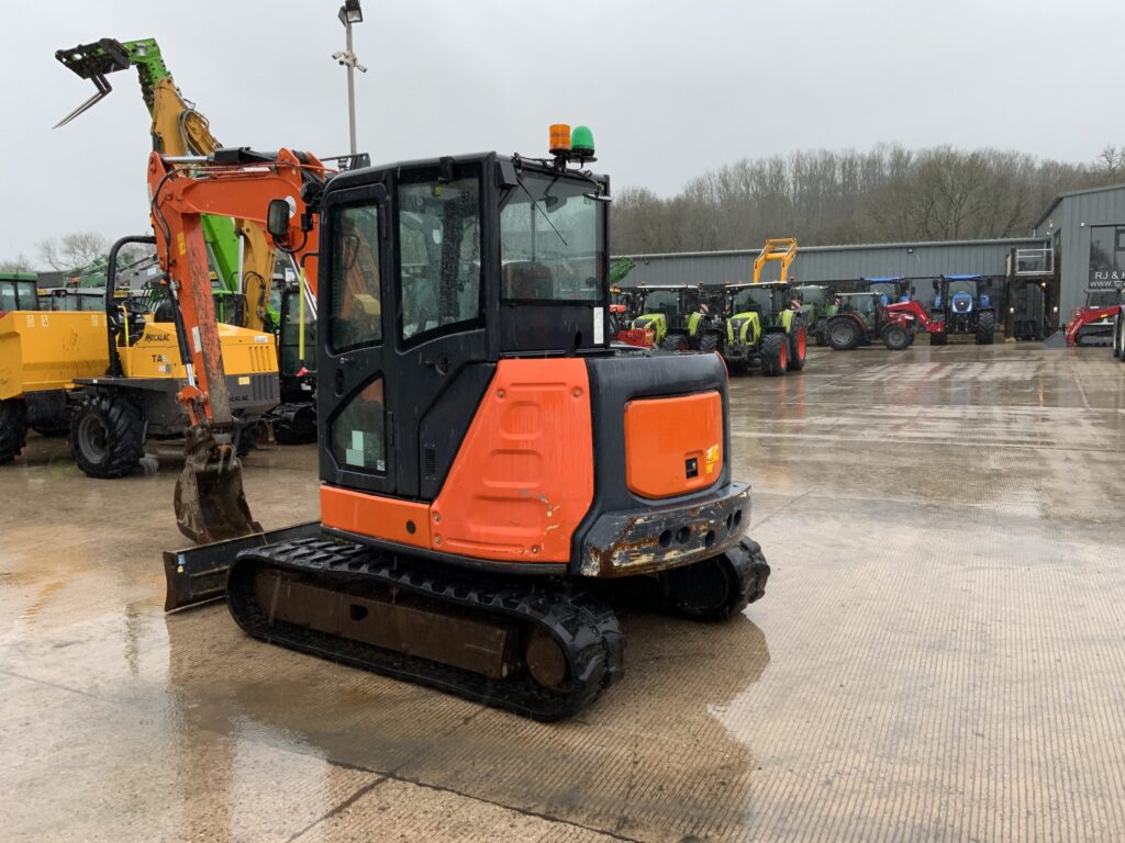 Hitachi ZX65 USB-5 Digger (ST25603)