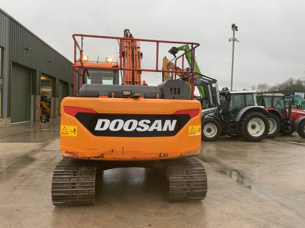 Doosan DX140 LC Digger (ST25544)
