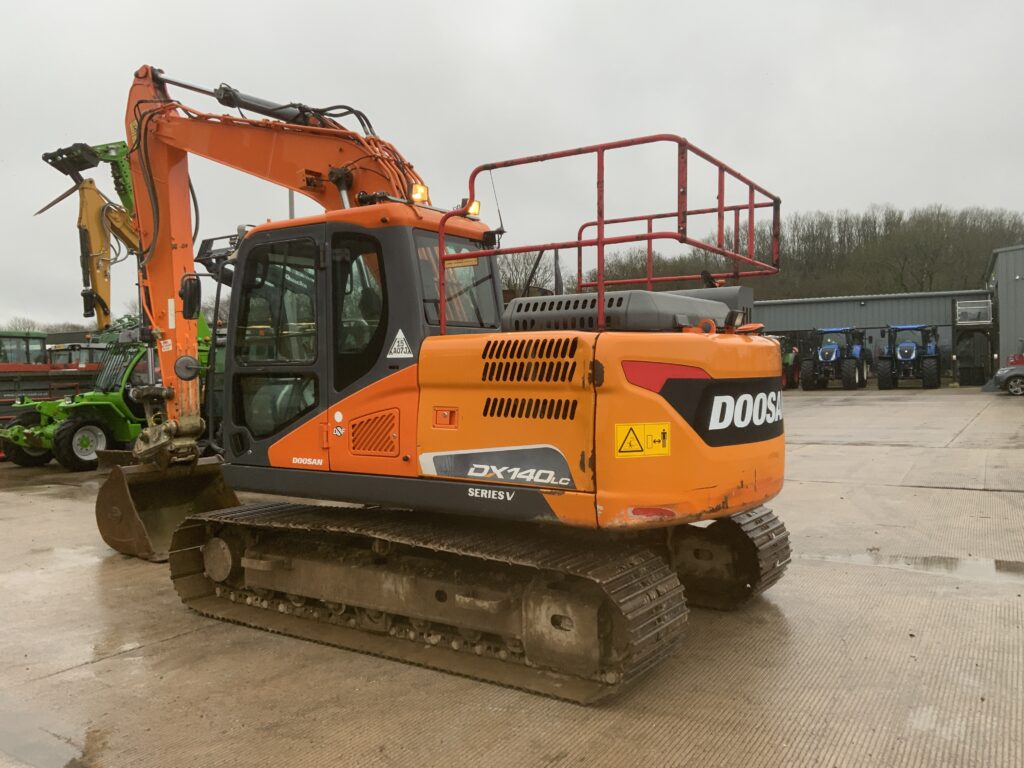Doosan DX140 LC Digger (ST25544)