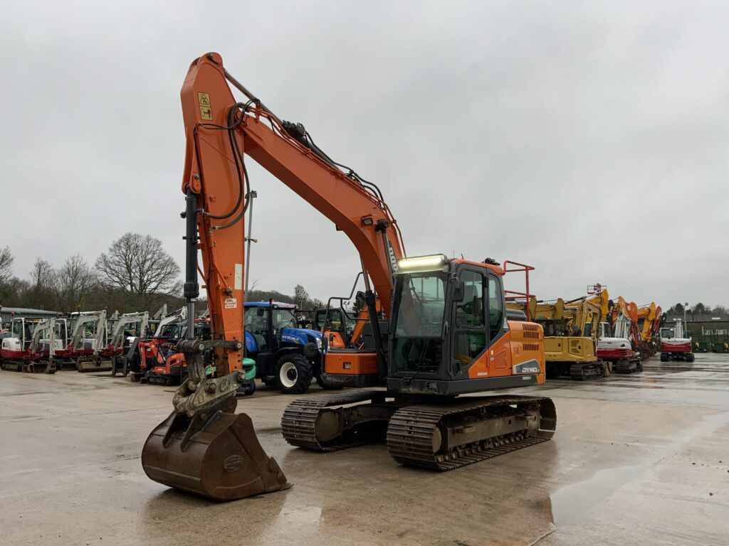 Doosan DX140 LC Digger (ST25544)