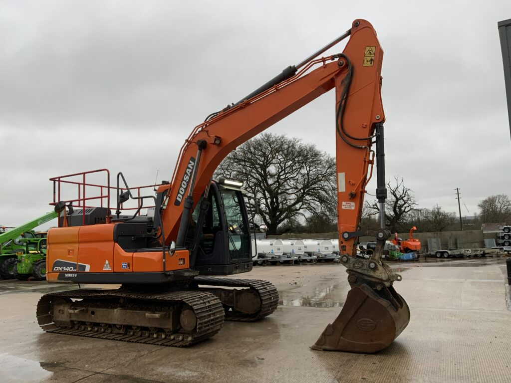 Doosan DX140 LC Digger (ST25544)