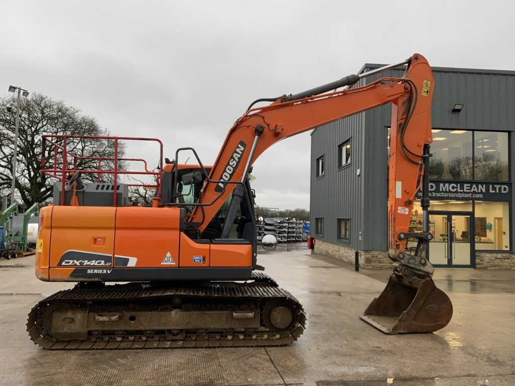 Doosan DX140 LC Digger (ST25544)