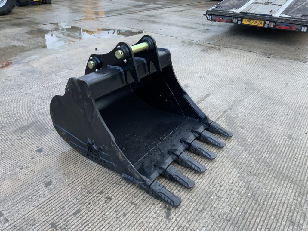 New Rhinox 4Ft Digging Bucket
