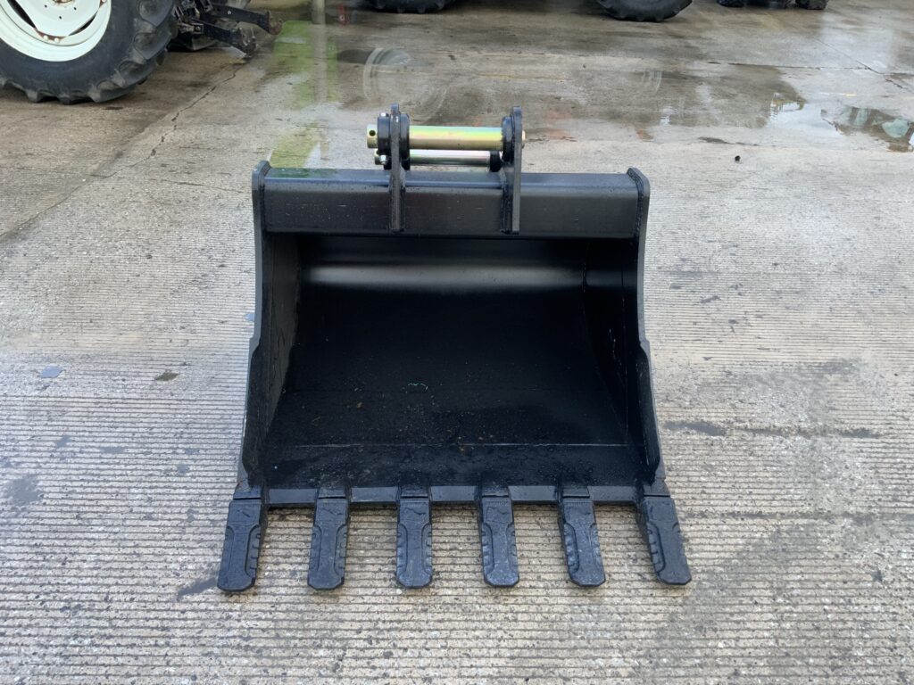 New Rhinox 4Ft Digging Bucket