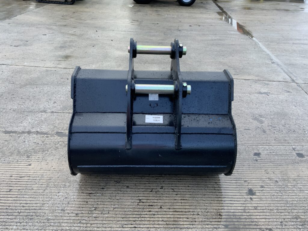 New Rhinox 4Ft Digging Bucket