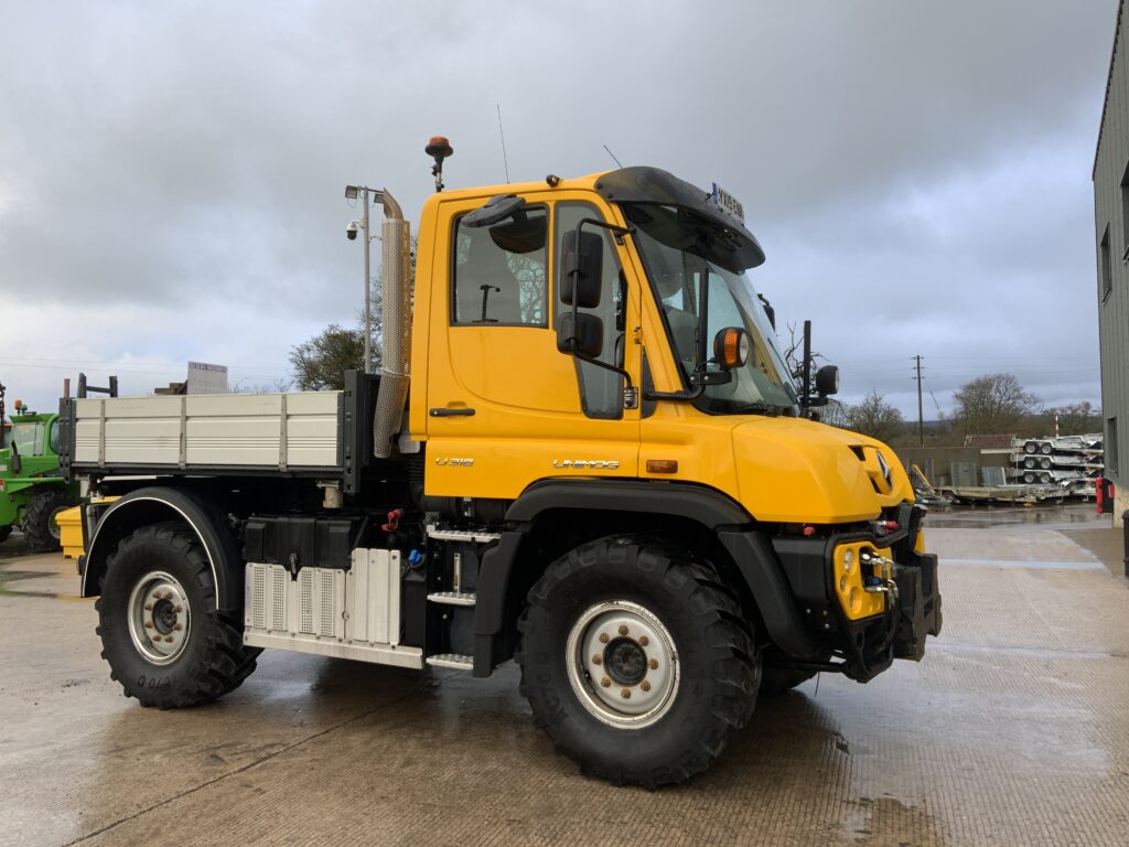 Mercedes-Benz Unimog U318 (ST25547)