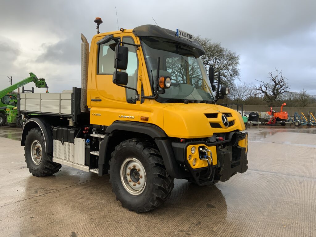 Mercedes-Benz Unimog U318 (ST25547)