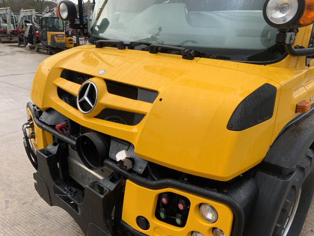 Mercedes-Benz Unimog U318 (ST25547)