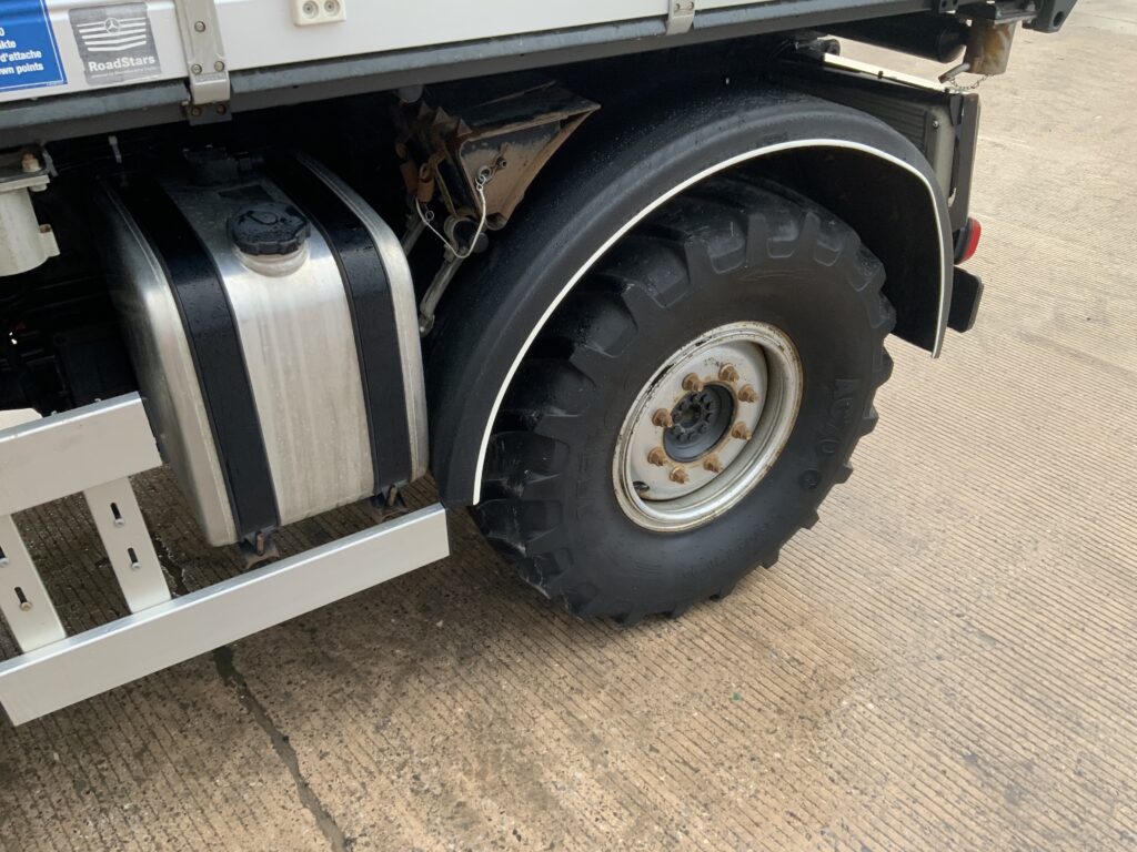 Mercedes-Benz Unimog U318 (ST25547)