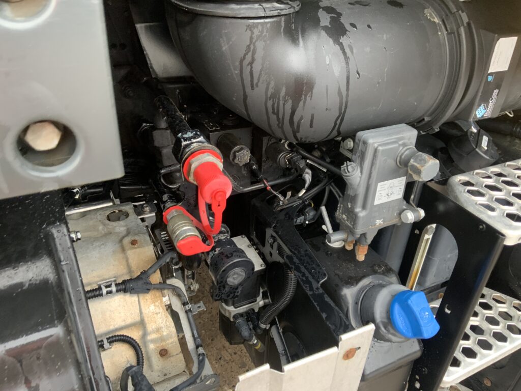 Mercedes-Benz Unimog U318 (ST25547)