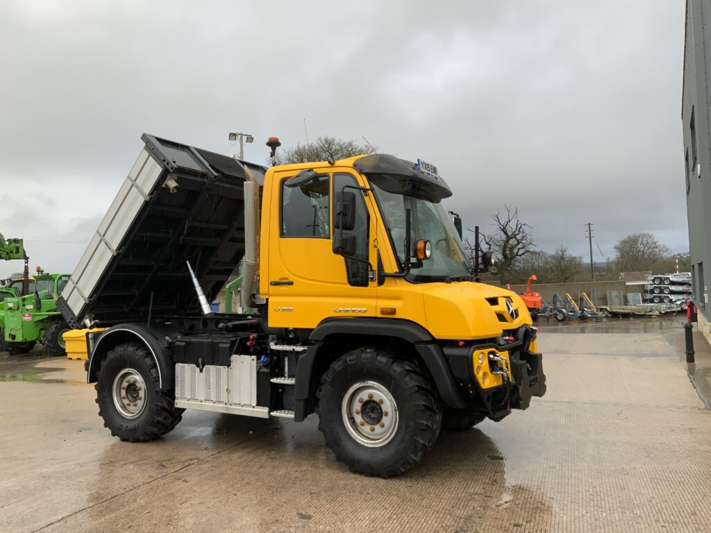 Mercedes-Benz Unimog U318 (ST25547)