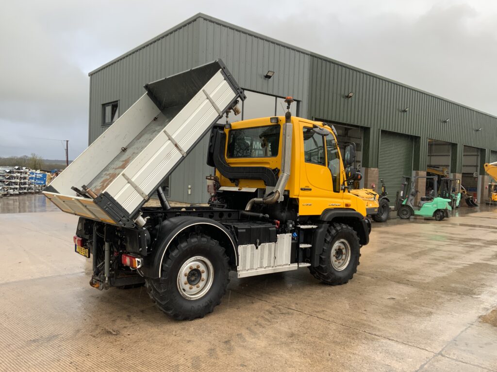 Mercedes-Benz Unimog U318 (ST25547)