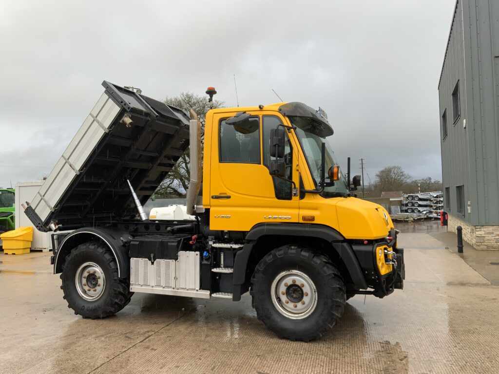 Mercedes-Benz Unimog U318 (ST25547)