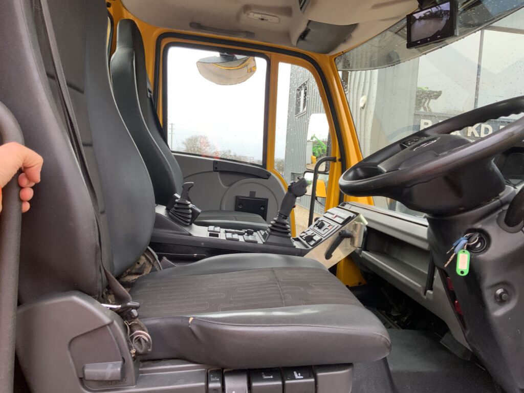 Mercedes-Benz Unimog U318 (ST25547)