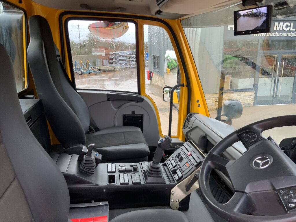 Mercedes-Benz Unimog U318 (ST25547)