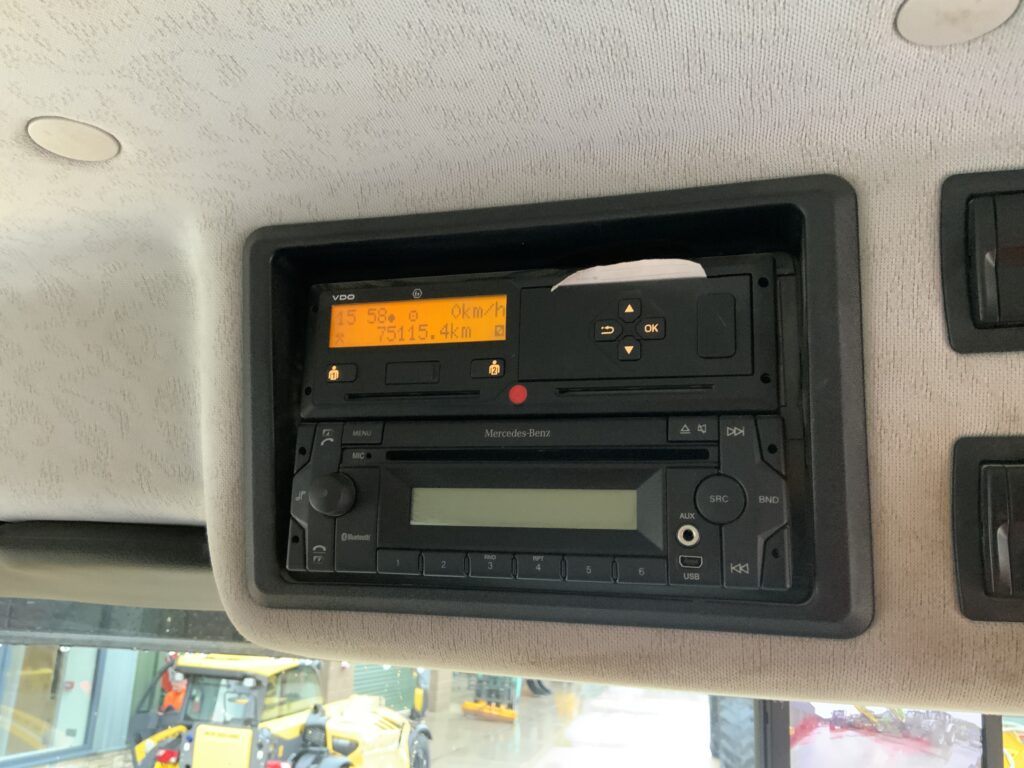 Mercedes-Benz Unimog U318 (ST25547)