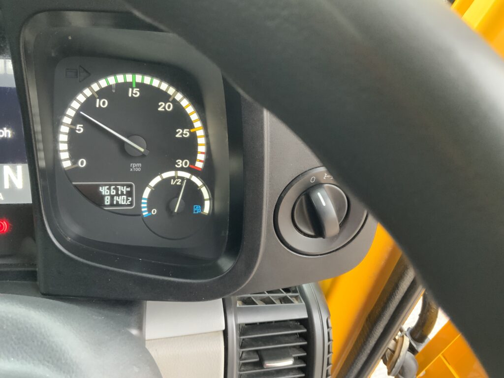 Mercedes-Benz Unimog U318 (ST25547)