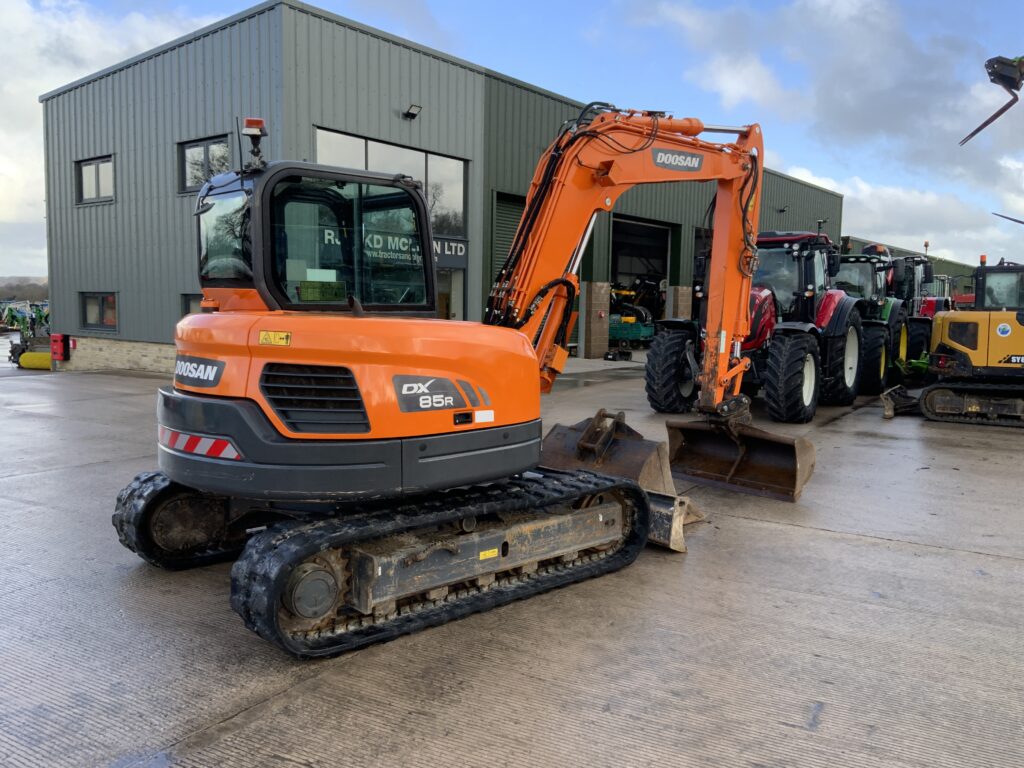 Doosan DX85R Digger (ST25674)