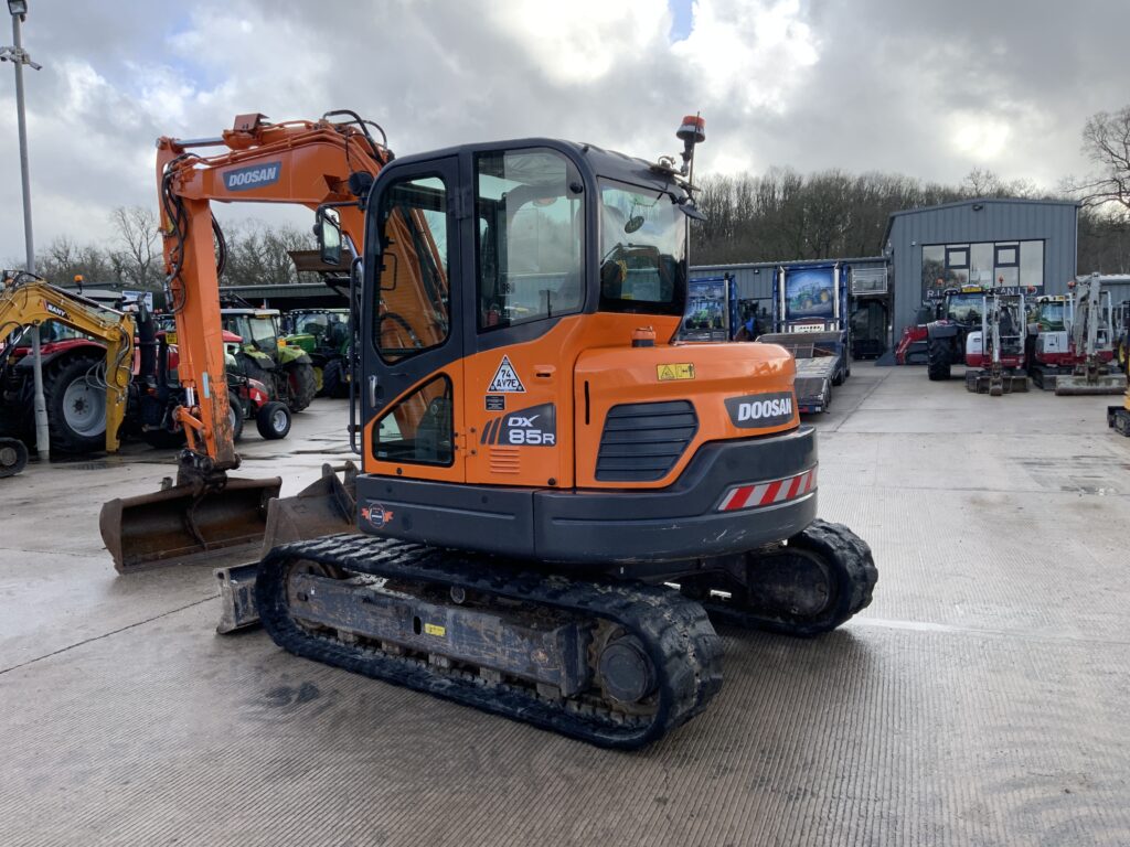 Doosan DX85R Digger (ST25674)