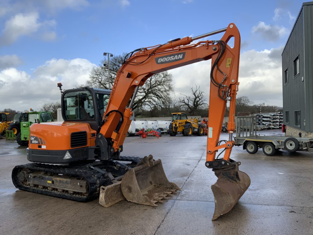 Doosan DX85R Digger (ST25674)