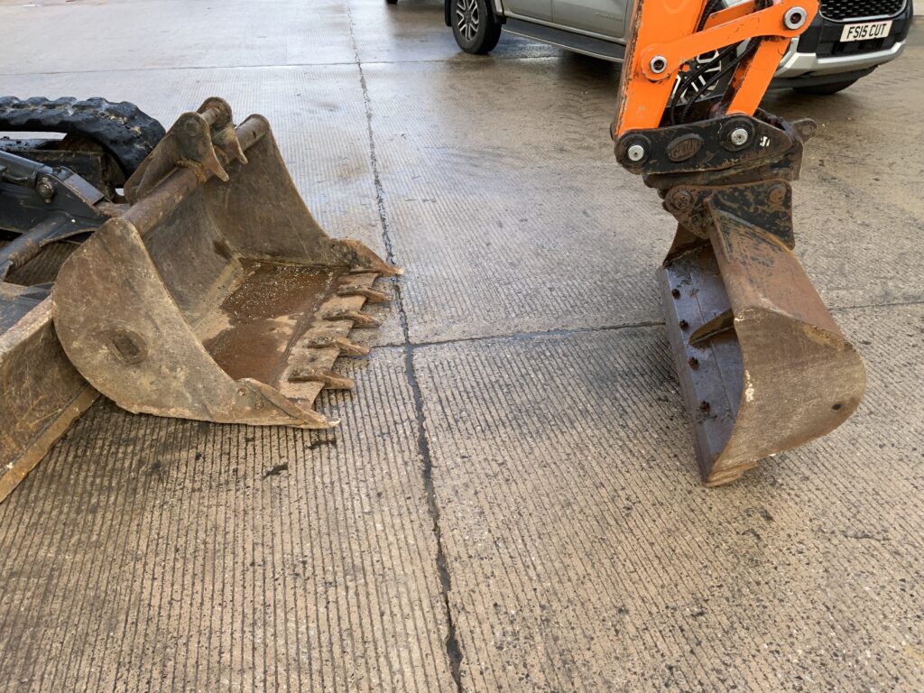 Doosan DX85R Digger (ST25674)