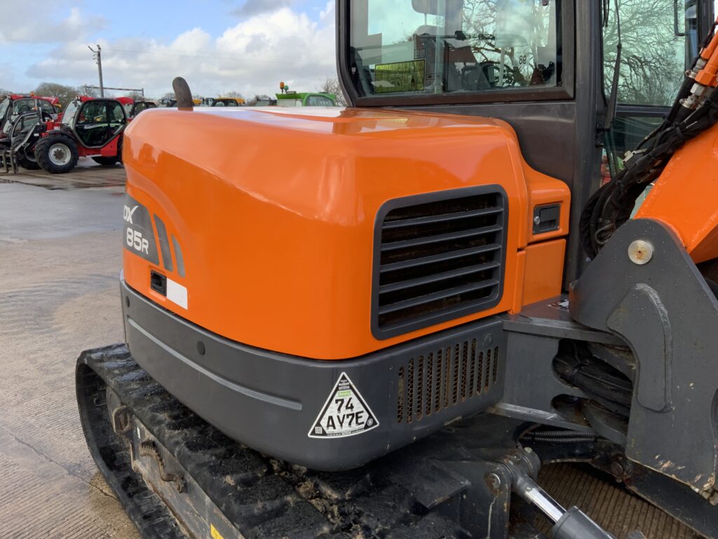 Doosan DX85R Digger (ST25674)
