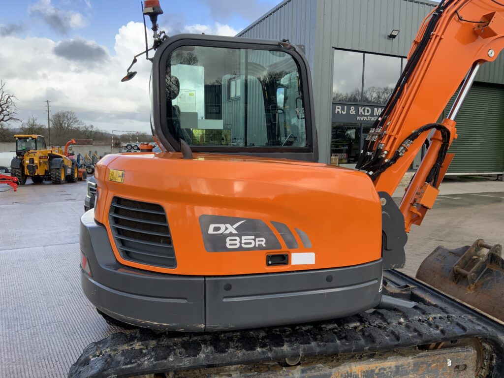 Doosan DX85R Digger (ST25674)