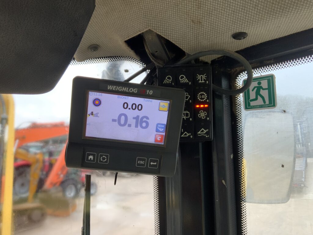 Yanmar V120 Wheeled Loading Shovel (ST25672)