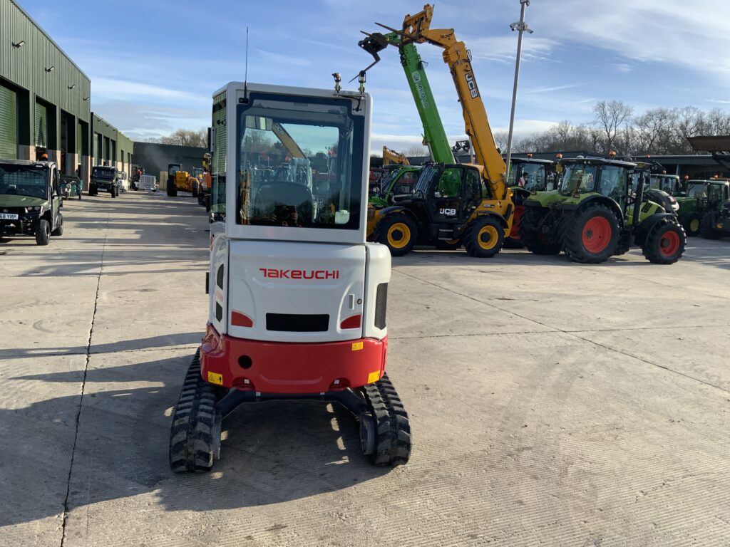 Takeuchi TB325 Digger (ST25489)